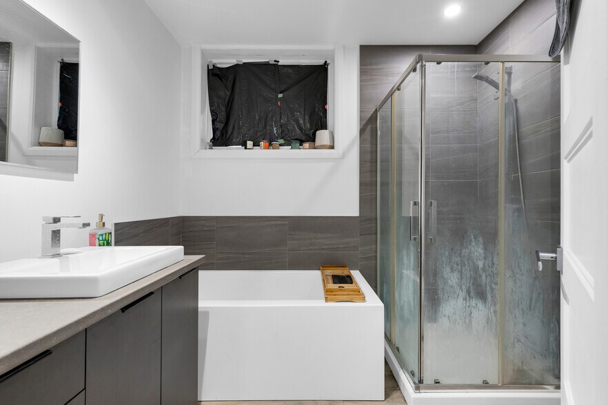 More Photos Of 1611-1615 Rue Godin, Longueuil Apartments For Sale