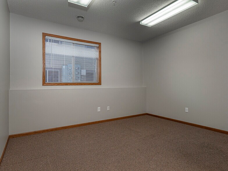 More Photos Of 7945 Stone Creek Dr, Chanhassen Medical For Lease