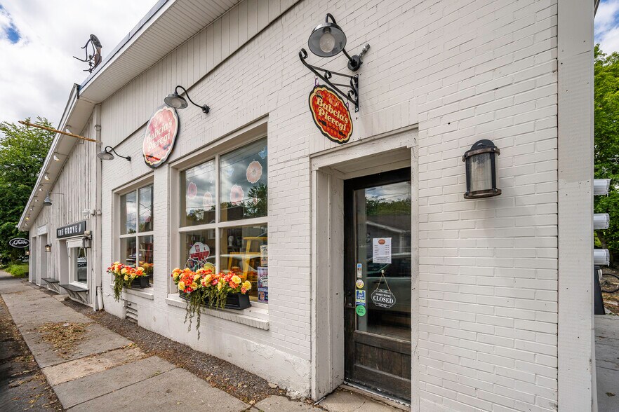 More Photos Of 33 Elm St, East Aurora Restaurant For Sale