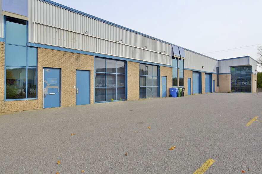 More Photos Of 1100 Rue Hérelle, Longueuil Warehouse For Sale