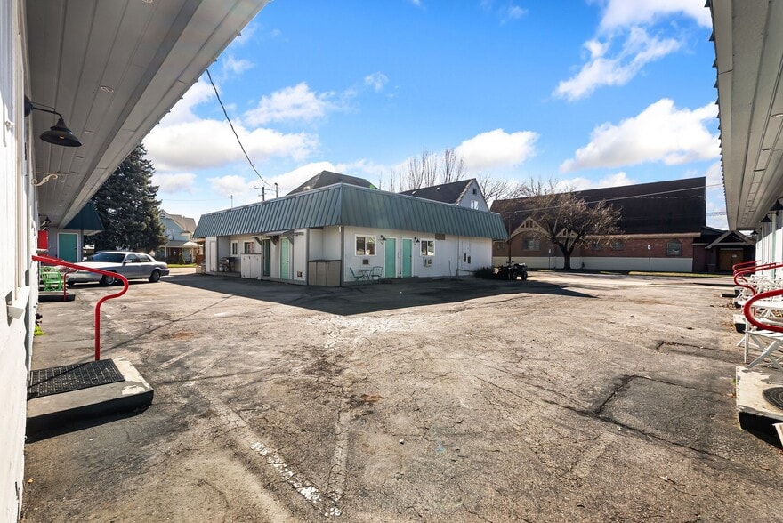More Photos Of 501 N 4th Ave, Sandpoint Hotel For Sale