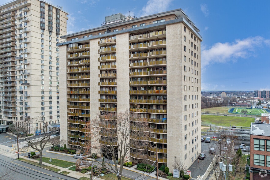 More Photos Of 150 Overlook Ave, Hackensack Apartments For Sale