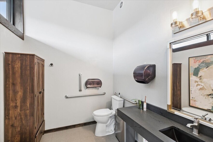 More Photos Of 20 2nd Ave E, Kalispell Office For Sale
