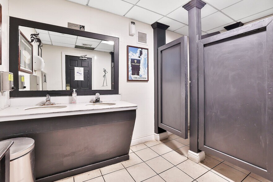 More Photos Of 33-35 W Central Ave, Pearl River Restaurant For Lease