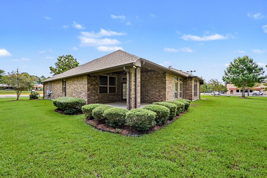 More Photos Of 5155 W Davis St, Conroe Medical For Lease