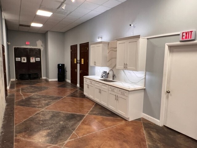 More Photos Of 1842 Gunn Hwy, Odessa Flex For Lease