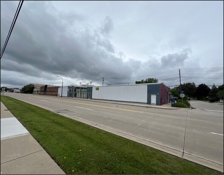 Primary Photo Of 3708-3750 11 Mile Rd, Berkley Distribution For Lease