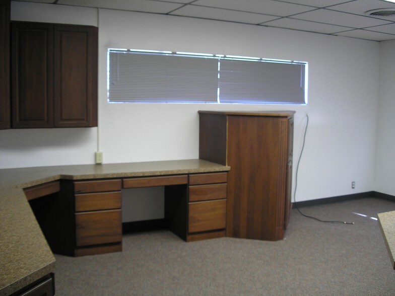 More Photos Of 2804 Arnold Ave, Salina Industrial For Lease