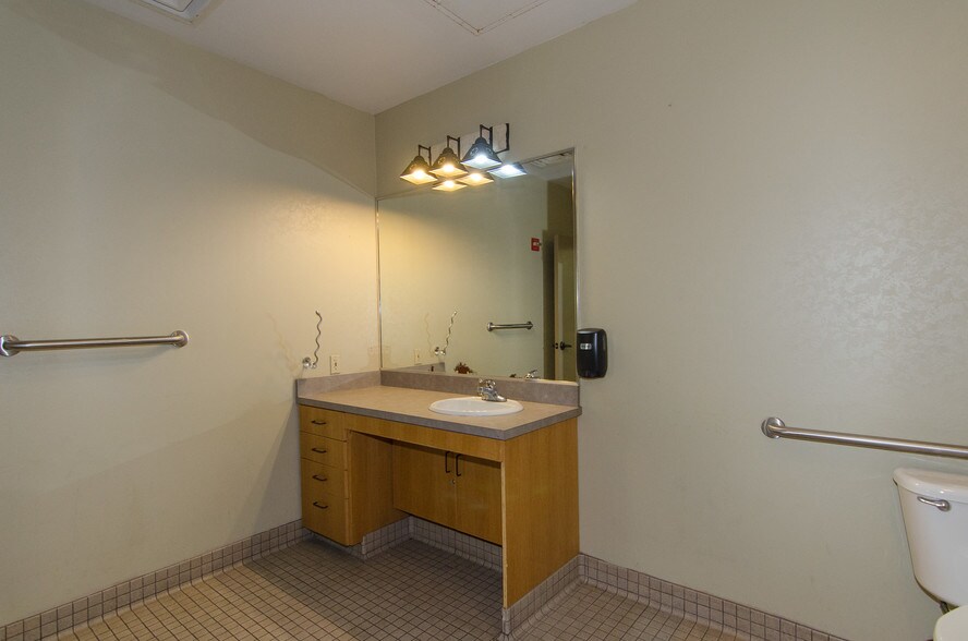More Photos Of 400 Old Highway 290, Dripping Springs Healthcare For Sale