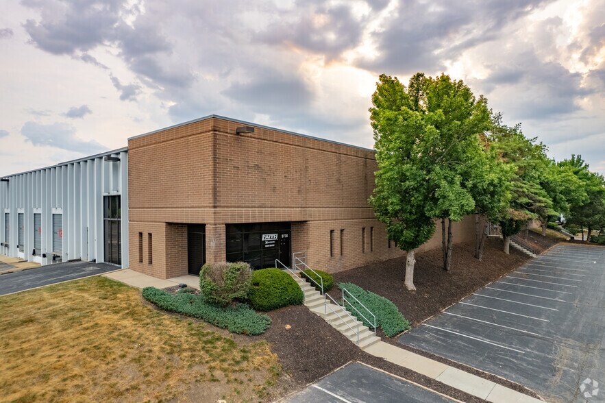 Primary Photo Of 9734-9742 Pflumm Rd, Lenexa Warehouse For Lease