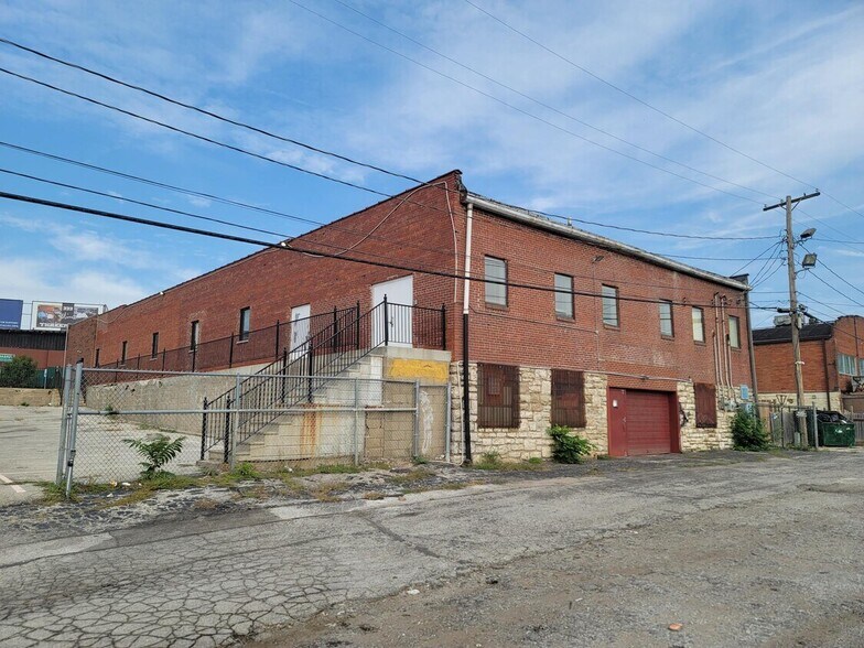 More Photos Of 3947 Broadway St, Kansas City Medical For Lease