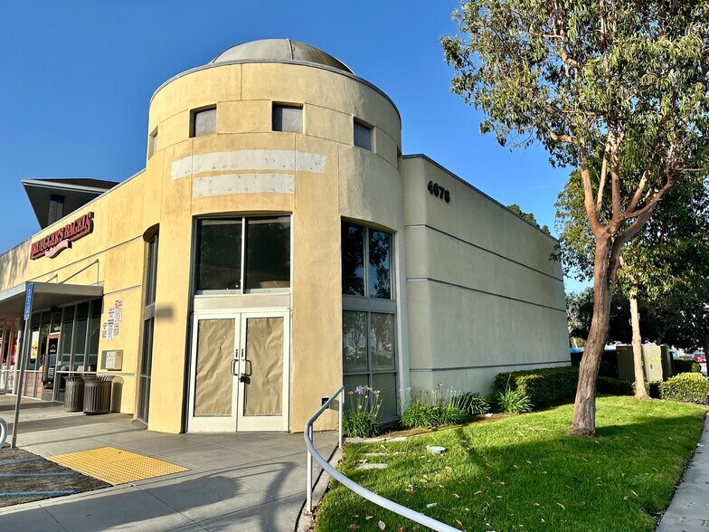 More Photos Of 4678 Campus Dr, Newport Beach Unknown For Lease