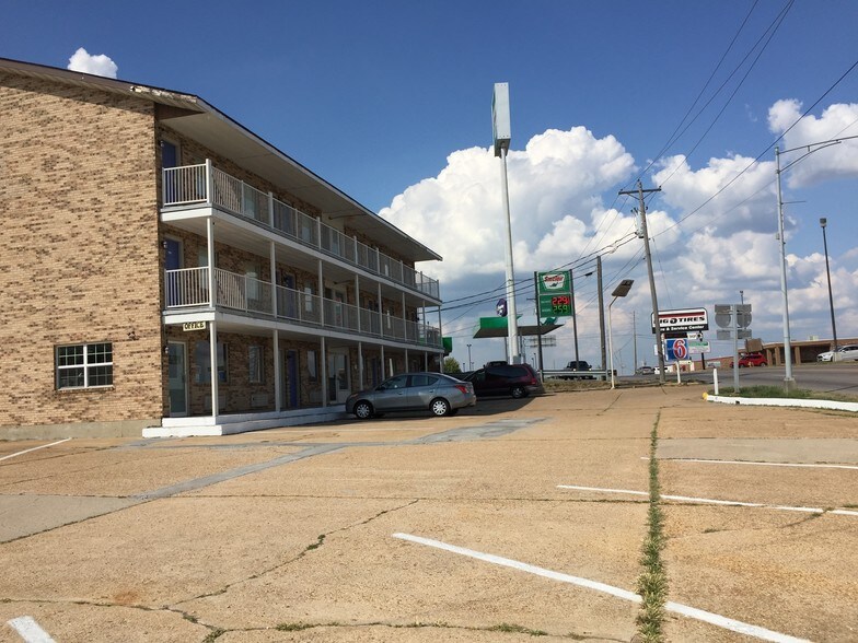 More Photos Of 2001 North Bishop Avenue, Rolla Hotel For Sale