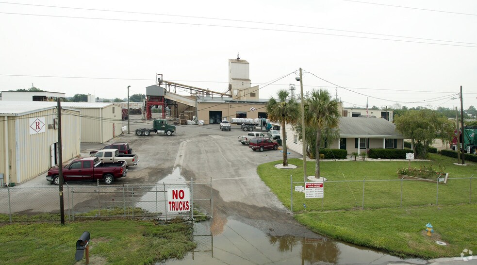 Primary Photo Of 321-501 N Hennis Rd, Winter Garden Manufacturing For Lease