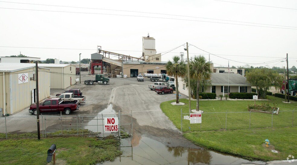 Primary Photo Of 321 Hennis Rd, Winter Garden Manufacturing For Lease