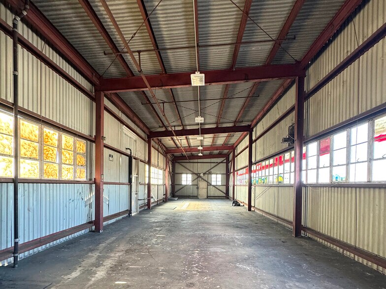 More Photos Of 1705 E Hooper Ave, Los Angeles Warehouse For Sale