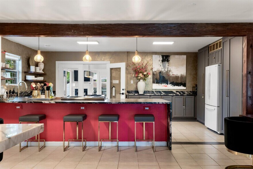 More Photos Of 8721 Mountain Crest Dr, Austin Specialty For Sale