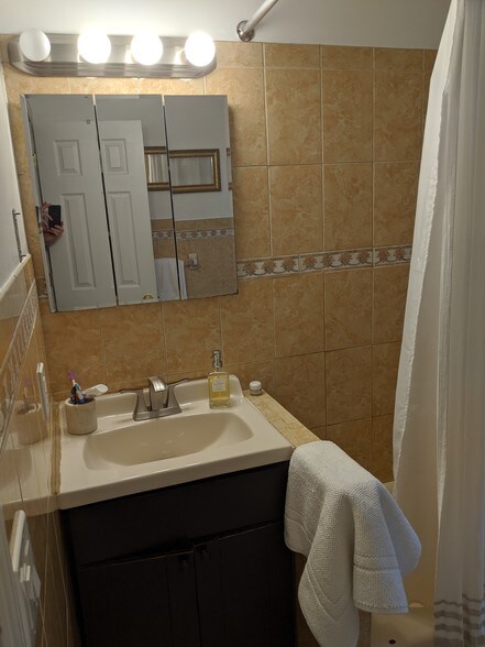 More Photos Of 974-976 E Gun Hill Rd, Bronx Storefront Retail Residential For Sale