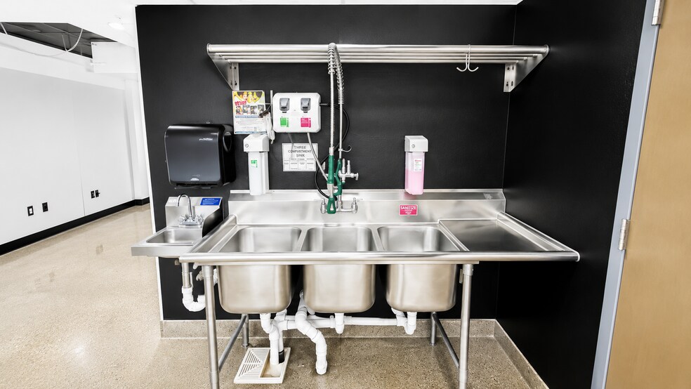 More Photos Of 2300 N Pershing Dr, Arlington Medical For Sale