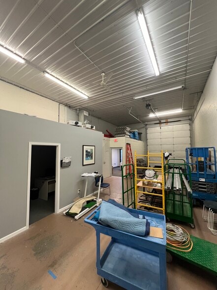 More Photos Of 2879-2893 Sanford Ave SW, Grandville Warehouse For Lease