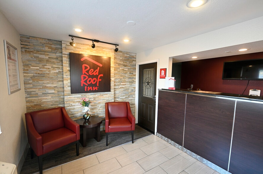 More Photos Of 138 W White, San Antonio Hotel For Sale