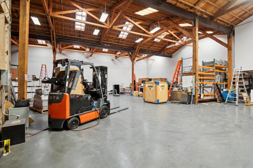 More Photos Of 1000 Calcot Pl, Oakland Warehouse For Lease