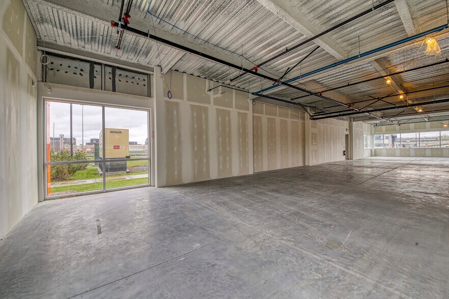 More Photos Of 3105 Pl Louis-R.-Renaud, Laval Office For Lease
