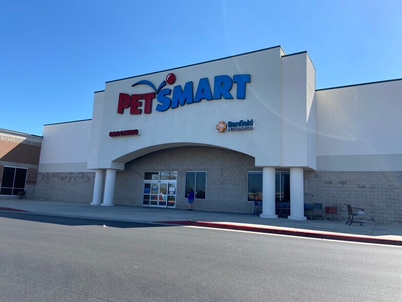 More Photos Of 15256-15268 Crossroads Pky, Gulfport Storefront For Lease