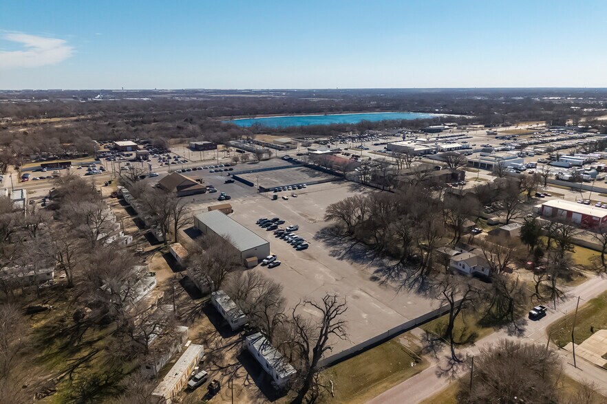 More Photos Of 3101 S Broadway St, Wichita Freestanding For Sale