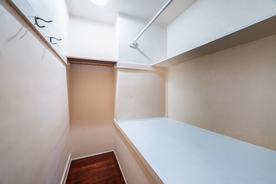 More Photos Of 1620 California Ave, Santa Monica Apartments For Sale