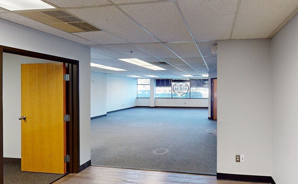 Primary Photo Of 43902 Woodward Ave, Bloomfield Hills Medical For Lease
