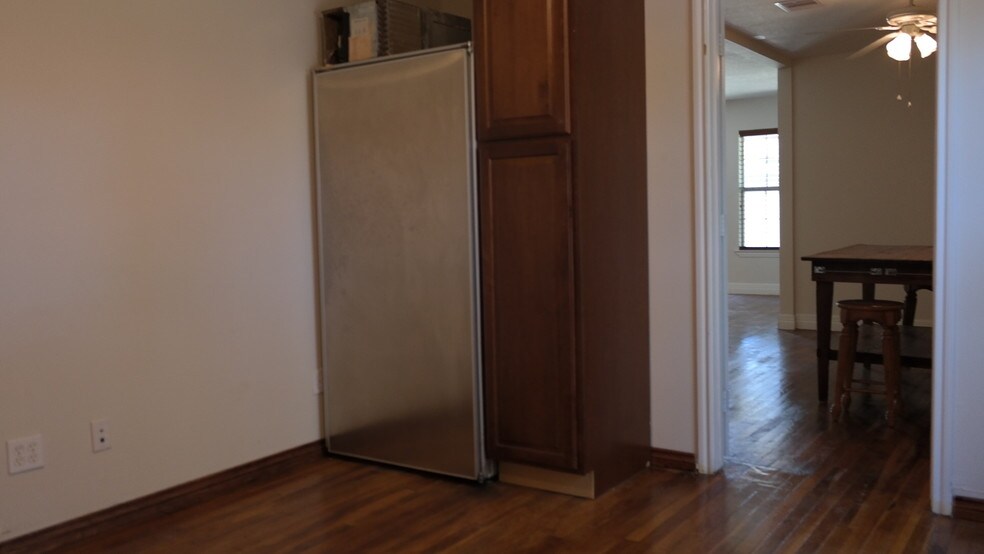 More Photos Of 1105 N Meyer Rd, Seabrook Office For Sale