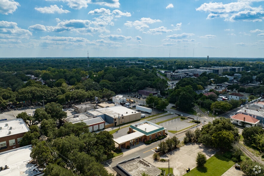 More Photos Of 2505 Abercorn St, Savannah Bank For Lease