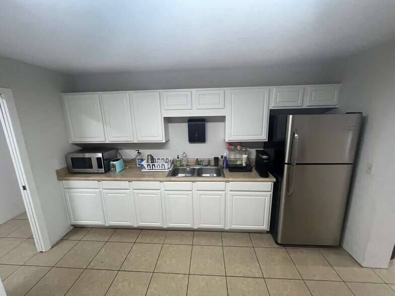 More Photos Of 2530 NE 36th Ave, Ocala Warehouse For Lease