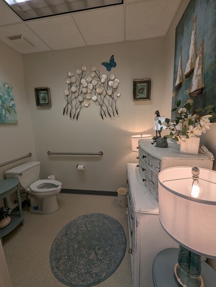 More Photos Of 3701 NW Cary Pky, Cary Medical For Lease