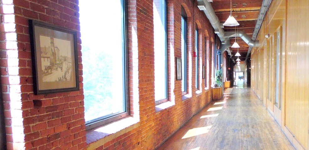 More Photos Of 10-88 Technology Way, Nashua Office For Lease