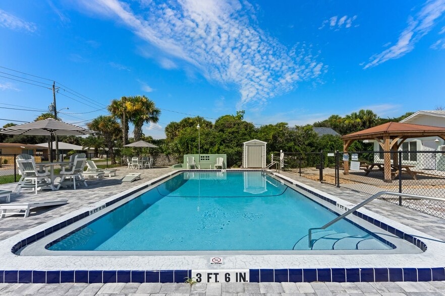 More Photos Of 1708 S Atlantic Ave, New Smyrna Beach Hotel For Sale