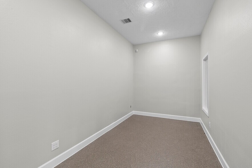 More Photos Of 7407 Fm-1488, Magnolia Medical For Lease