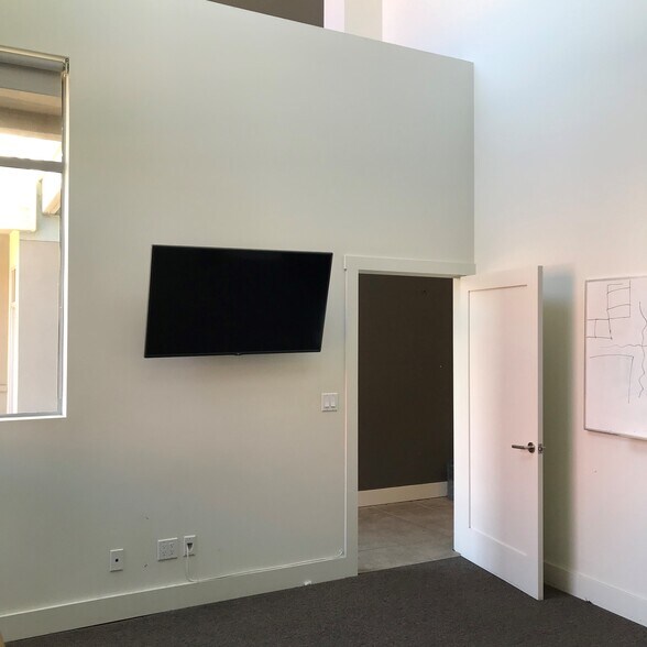 More Photos Of 2831-2849 7th St, Berkeley Office For Sale