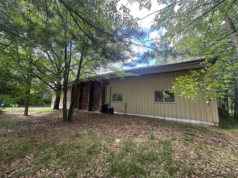 More Photos Of 2883 Aero Park Dr, Traverse City Warehouse For Sale