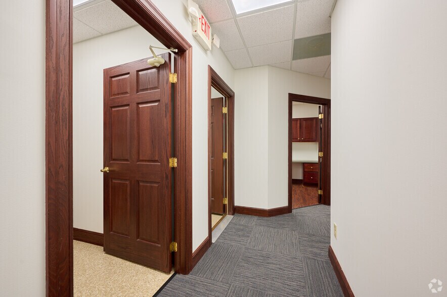 More Photos Of 95 Canal Landing Blvd, Rochester Medical For Lease