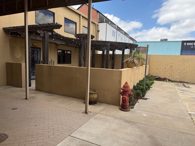 More Photos Of 251 Carroll St, Fort Worth Freestanding For Sale