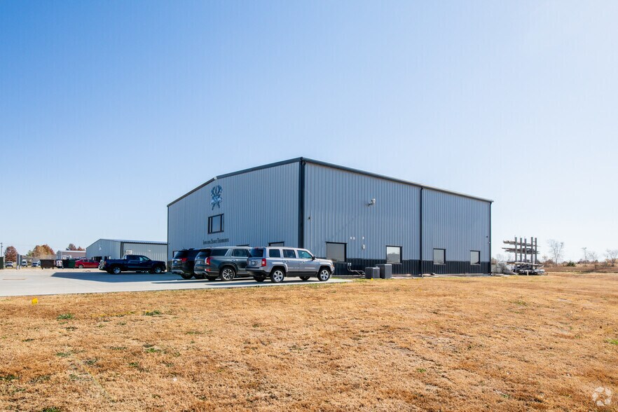 More Photos Of 1650 Commerce Dr, Tonganoxie Warehouse For Sale