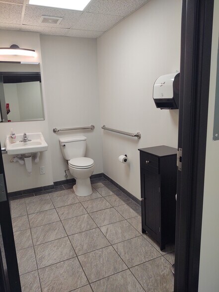 More Photos Of 3000 E Division St, Springfield Medical For Lease