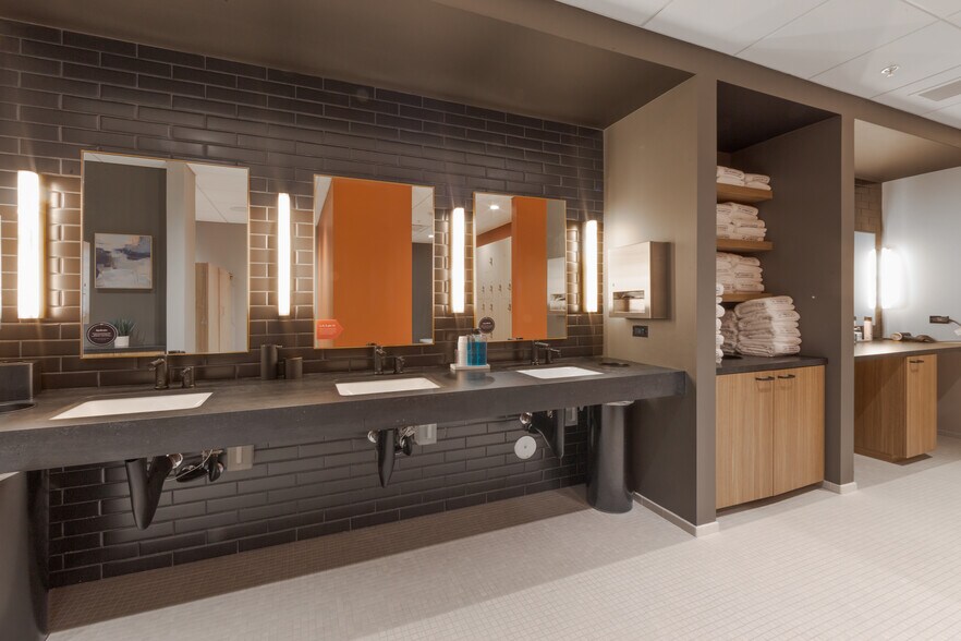 More Photos Of 200 W Madison St, Chicago Office For Lease
