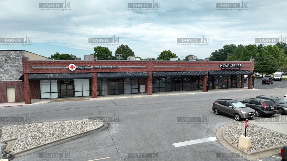 More Photos Of 303-321 E Battlefield St, Springfield Unknown For Lease