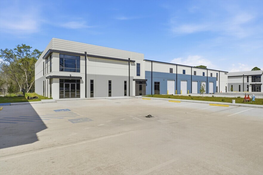 More Photos Of 7933 Ley Rd, Houston Unknown For Lease