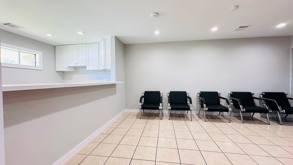 More Photos Of 6502 Memorial Dr, Texas City Medical For Sale