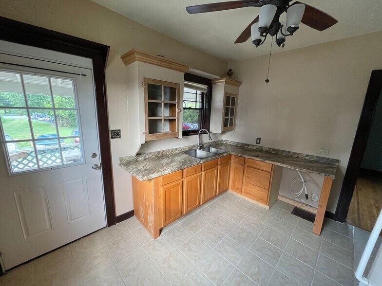More Photos Of 6310 Highway 329, Crestwood Office For Lease
