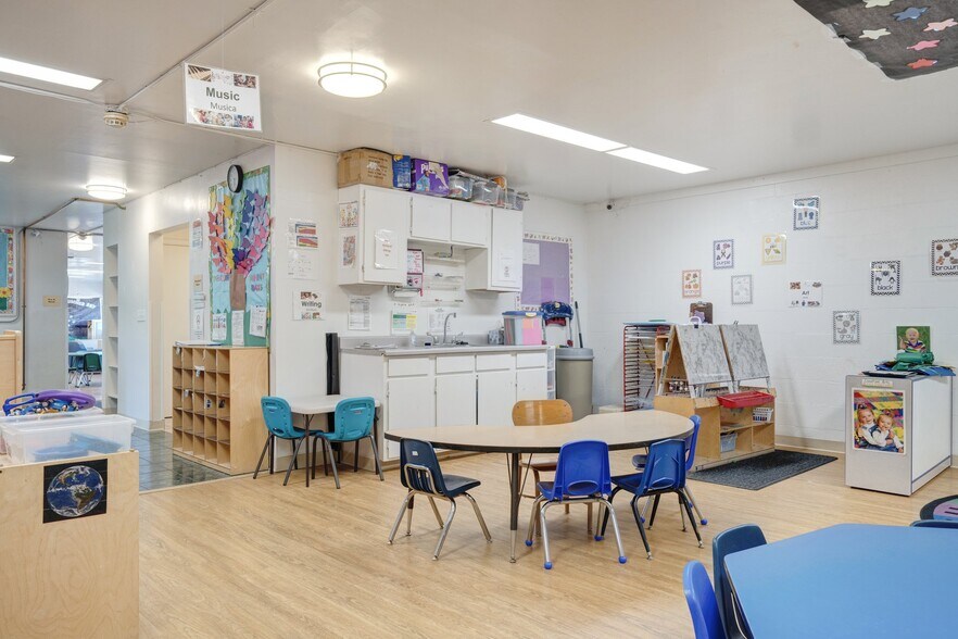 More Photos Of 814 Comstock St, Richland Daycare Center For Sale